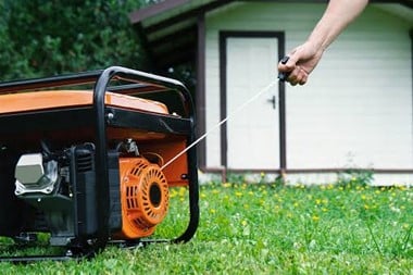 Genset berwarna orange