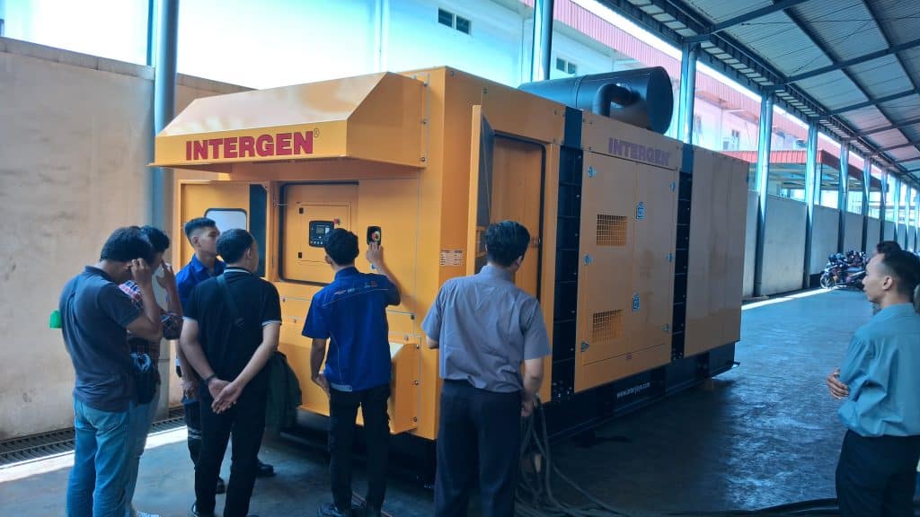 Pengecekan mesin genset
