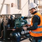 Pemeriksaan genset untuk tempat kerja